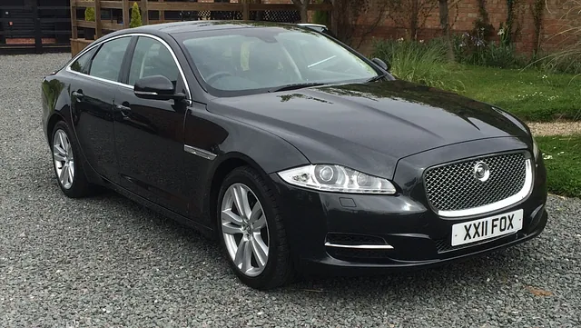 XX11 FOX JAGUAR XJ EXECUTIVE TRAVEL